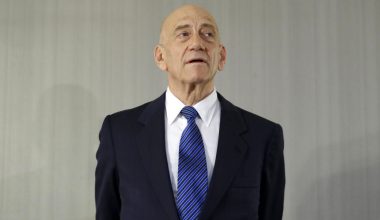 Πρώην πρωθυπουργός του Ισραήλ Ε.Ολμέρτ: «Ο Ν.Τραμπ πρέπει να πει “αρκετά” στον Μ.Νετανιάχου»