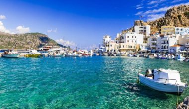«Σκέτη φωτιά» οι τιμές για τα ελληνικά νησιά: Φθηνότερη επιλογή τα ταξίδια στο εξωτερικό!