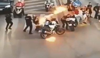 Βίντεο: Η στιγμή που «άγνωστοι» πετάνε μολότοφ κατά αστυνομικών και πολιτών μετά την πορεία για την Παλαιστίνη