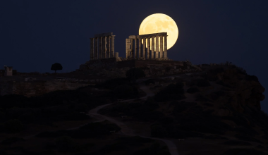 Πανσέληνος της Φράουλας: Τα τρία ζώδια που θα δουν τη ζωή τους να αλλάζει
