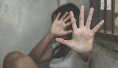 Τρόμος για 32χρονη στο Κερατσίνι: Την ξυλοκόπησε ο σύντροφός της στο κεφάλι με γροθιές