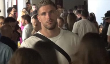 Το άγριο ξύλο που έφαγε ο Αλέξανδρος Πασχαλάκης του Ολυμπιακού σε κλαμπ της Μυκόνου (βίντεο)