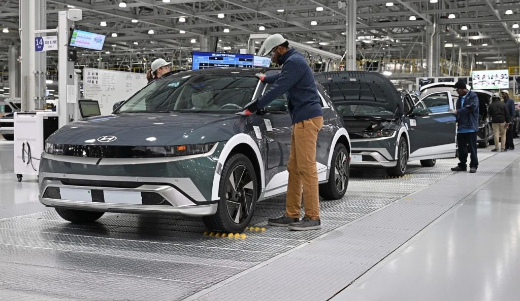 Hyundai: Ασφαλής για έναν χρόνο από τις κινεζικές απαγορεύσεις στις σπάνιες γαίες