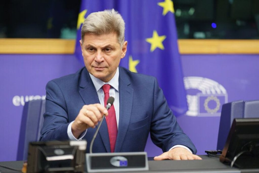Υπέρ Βουλής με 200 βουλευτές τάχθηκε ο Νικόλας Φαραντούρης