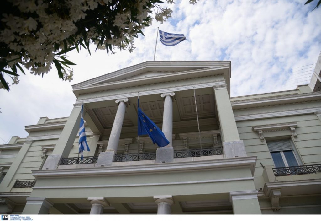Συλλυπητήρια ΥΠΕΞ για την αεροπορική τραγωδία στην Ινδία: «Οι σκέψεις μας είναι με τις οικογένειες των θυμάτων»