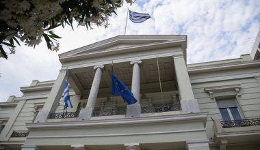 Συλλυπητήρια ΥΠΕΞ για την αεροπορική τραγωδία στην Ινδία: «Οι σκέψεις μας είναι με τις οικογένειες των θυμάτων»