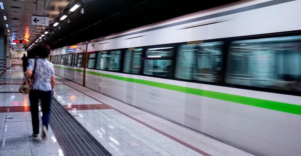 Νεκρός ο άνδρας που έπεσε στις γραμμές του Μετρό στο σταθμό «Σύνταγμα» – Καθυστερήσεις στη Γραμμή 3