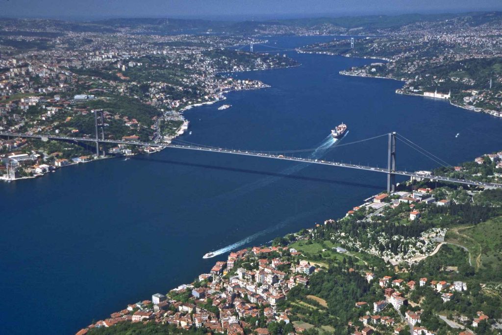 Τουρκία: Αυξάνονται κατά 15% από 1η Ιουλίου τα τέλη στα Στενά του Βοσπόρου
