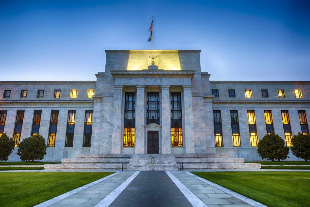 ΗΠΑ: Η FED διατήρησε αμετάβλητα τα επιτόκια παρά τις πιέσεις Ν.Τραμπ