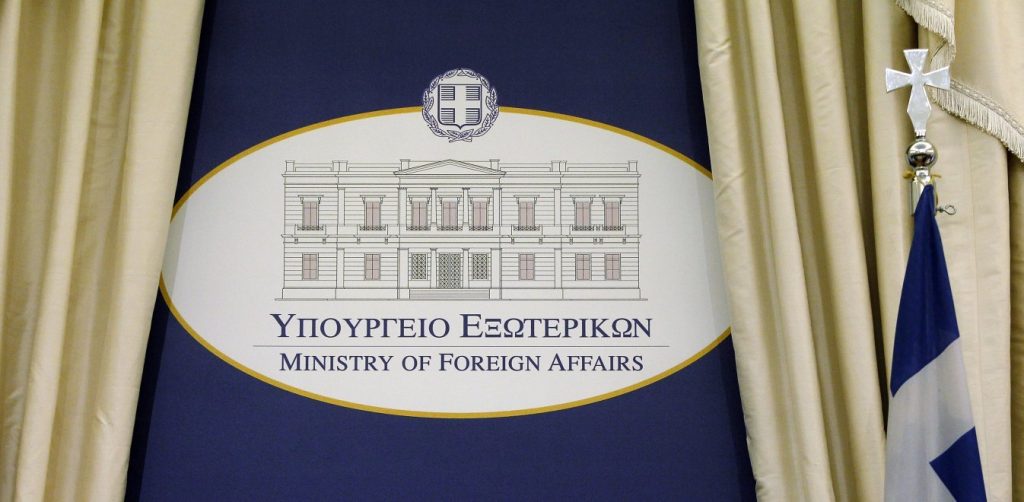 ΥΠΕΞ: «Υπό εξαιρετικά αντίξοες συνθήκες η εκκένωση 16 Ελλήνων και μελών των οικογενειών τους από το Ιράν»