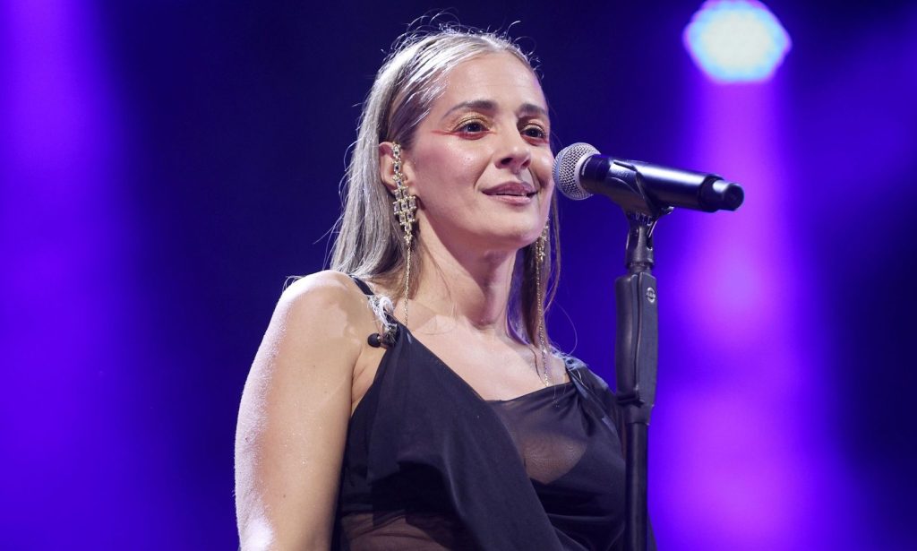 «Φύγε αγόρι μου, είσαι βλαμμένος;»: Η στιγμή που η Ν.Μποφίλιου διώχνει τον πατέρα της για να φωτογραφηθεί (βίντεο)