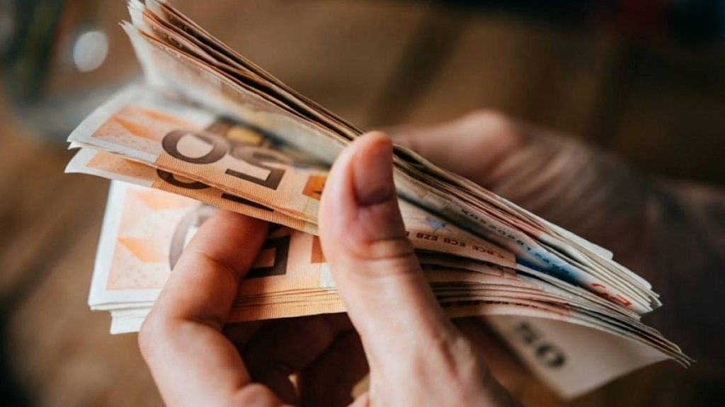 Έρχονται αλλαγές σε πληρωμές και ενοίκια – Πρόστιμα έως 20.000 ευρώ