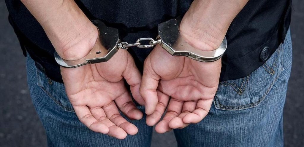 Μύκονος: Συνελήφθη 45χρονος για παράνομη οπλοκατοχή και απειλή