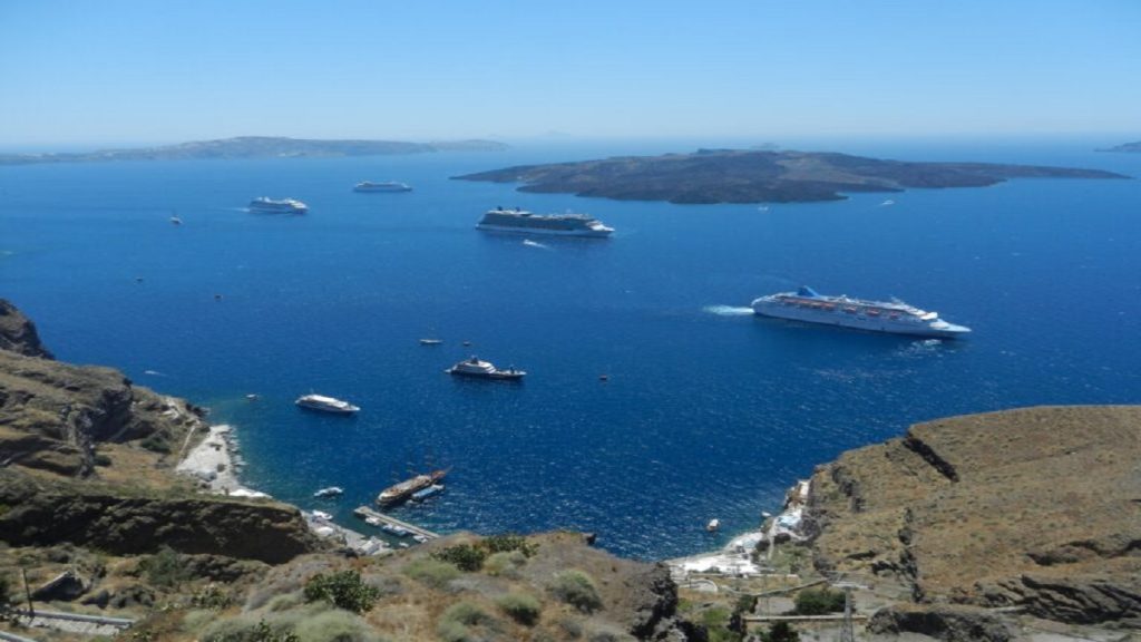 Σε ισχύ από σήμερα το τέλος κρουαζιέρας ύψους 20 ευρώ για Μύκονο και Σαντορίνη