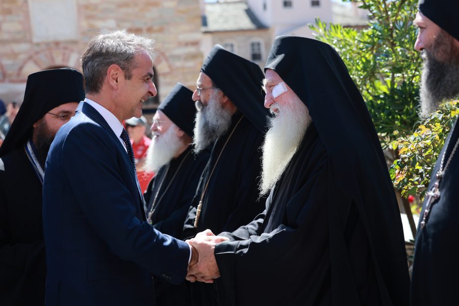 Επίσκεψη Κ.Μητσοτάκη στο Άγιο Όρος: Toν υποδέχθηκε η Πανηγυρική Έκτακτη Διπλή Ιερά Σύναξη – Δείτε φωτογραφίες