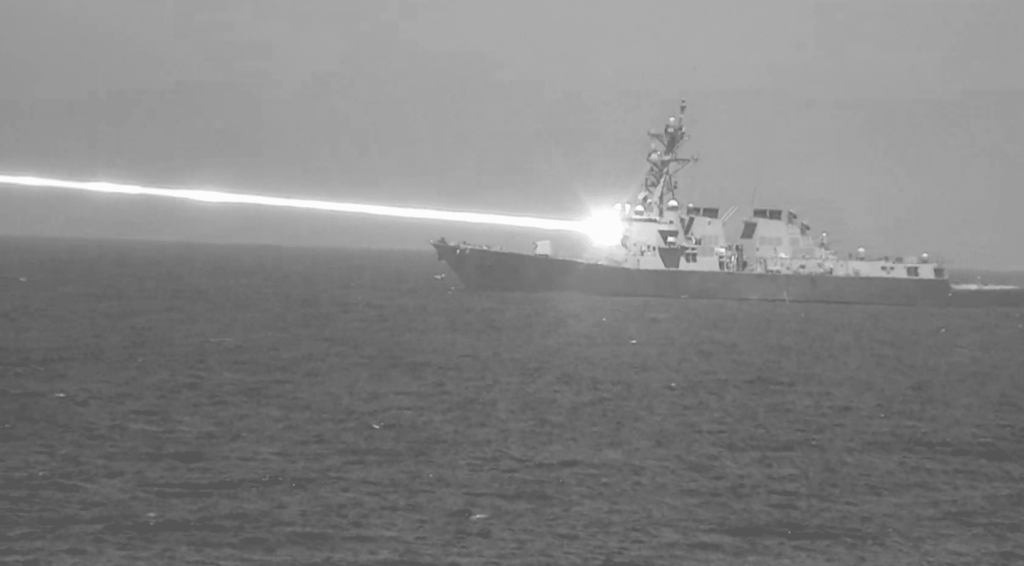 Νέο σύστημα αυτοάμυνας με ακτίνες λέιζερ εγκαθίσταται στα πλοία του αμερικανικού Ναυτικού