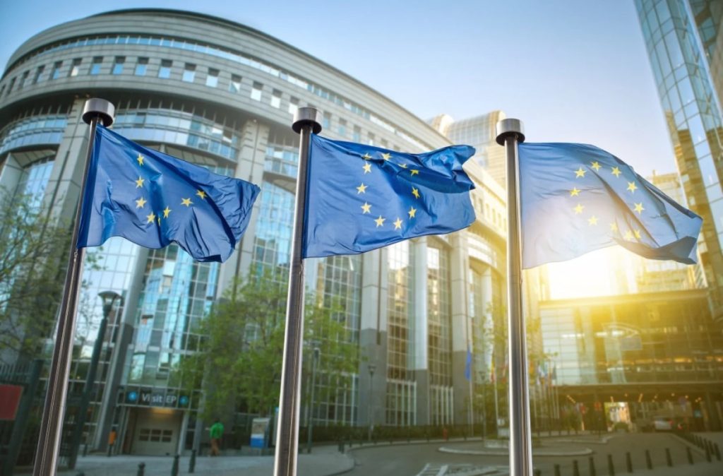 ΕΕ: Απειλή για 1 εκατ. θέσεις εργασίας αν εγκαταλειφθεί ο στόχος του 2035