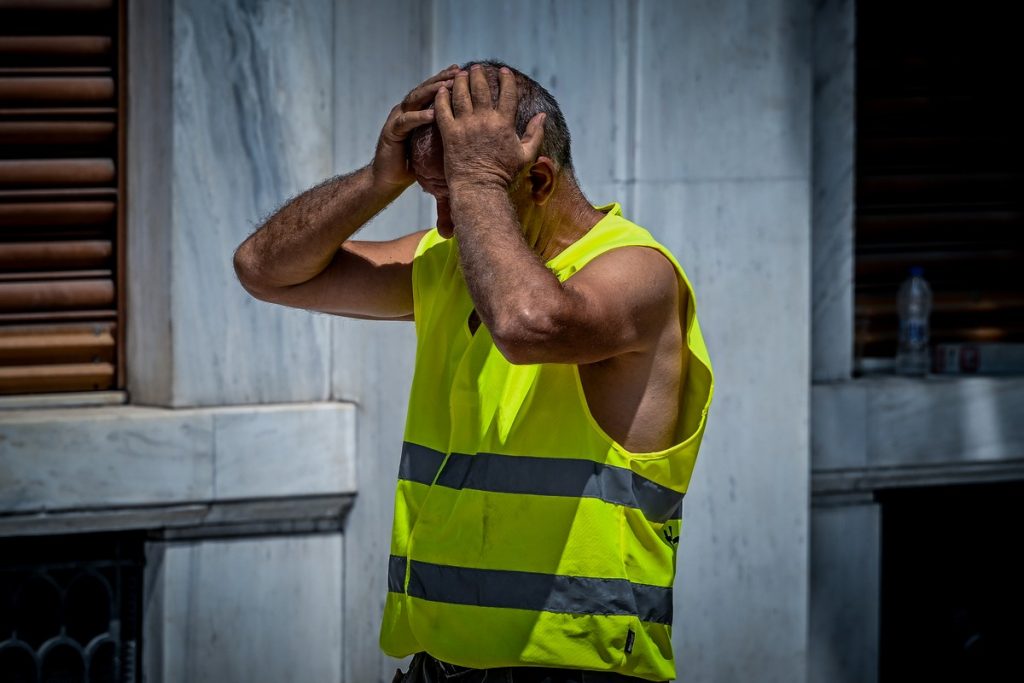 Νέα εγκύκλιος από το υπουργείο Εργασίας ενόψει του καύσωνα – Ποιοι δεν πρέπει να εργαστούν σήμερα