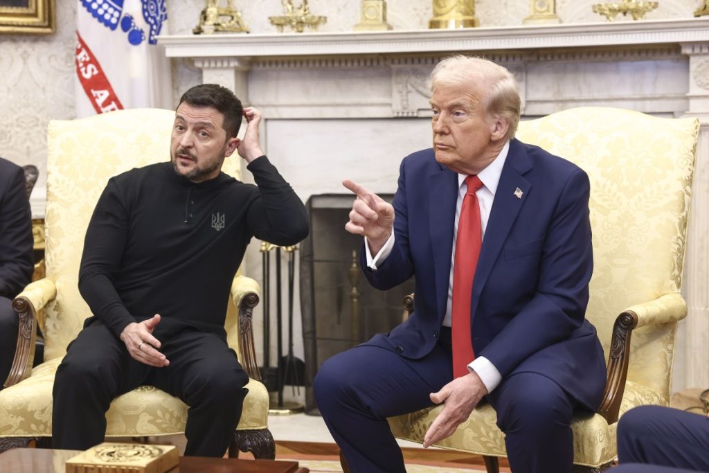 Ο Ν.Τραμπ υποσχέθηκε ότι οι ΗΠΑ θα στείλουν κι άλλα όπλα στην Ουκρανία