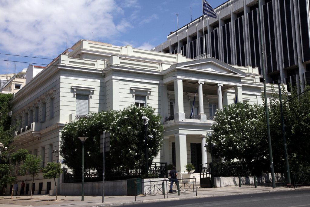 ΥΠΕΞ για εξελίξεις στη Συρία: «Η Ελλάδα ζητά από τις μεταβατικές αρχές να συμβάλουν στην αποκλιμάκωση»