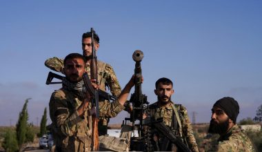 Βίντεο-σοκ: Σύροι τζιχαντιστές αναγκάζουν Δρούζους στην Σουέιντα να πηδήξουν από το μπαλκόνι & να σκοτωθούν!