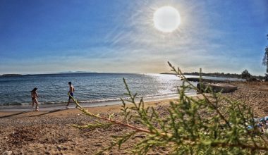 13 μαγευτικές παραλίες κοντά στην Αθήνα για δροσιστικές βουτιές