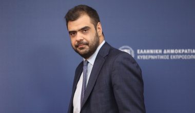 Μαξίμου για εσωκομματικά πυρά για την εξωτερική πολιτική