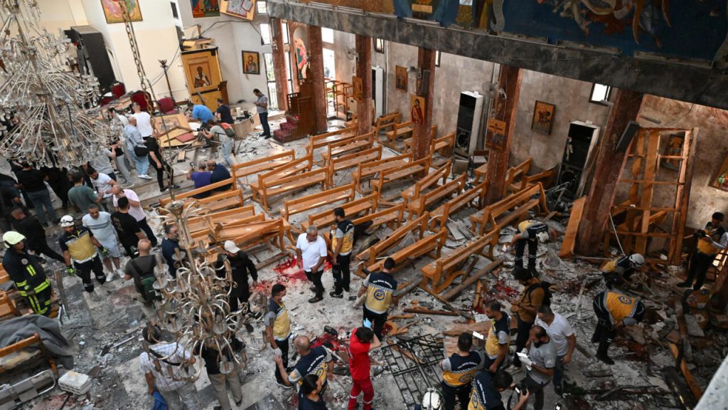 Δαμασκός: Ο ναός του Προφήτη Ηλία λειτούργησε ξανά έναν μήνα μετά την αιματηρή επίθεση