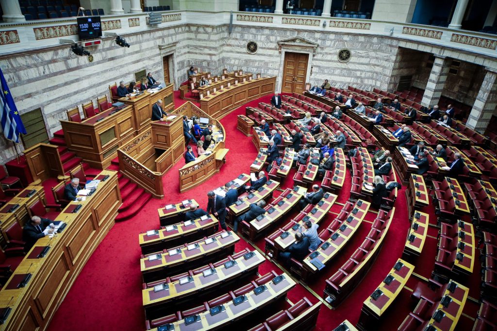 Πέρασε η τροπολογία για αναλήψεις χωρίς προμήθεια στα ΑΤΜ – Σε ισχύ από 11 Αύγουστου