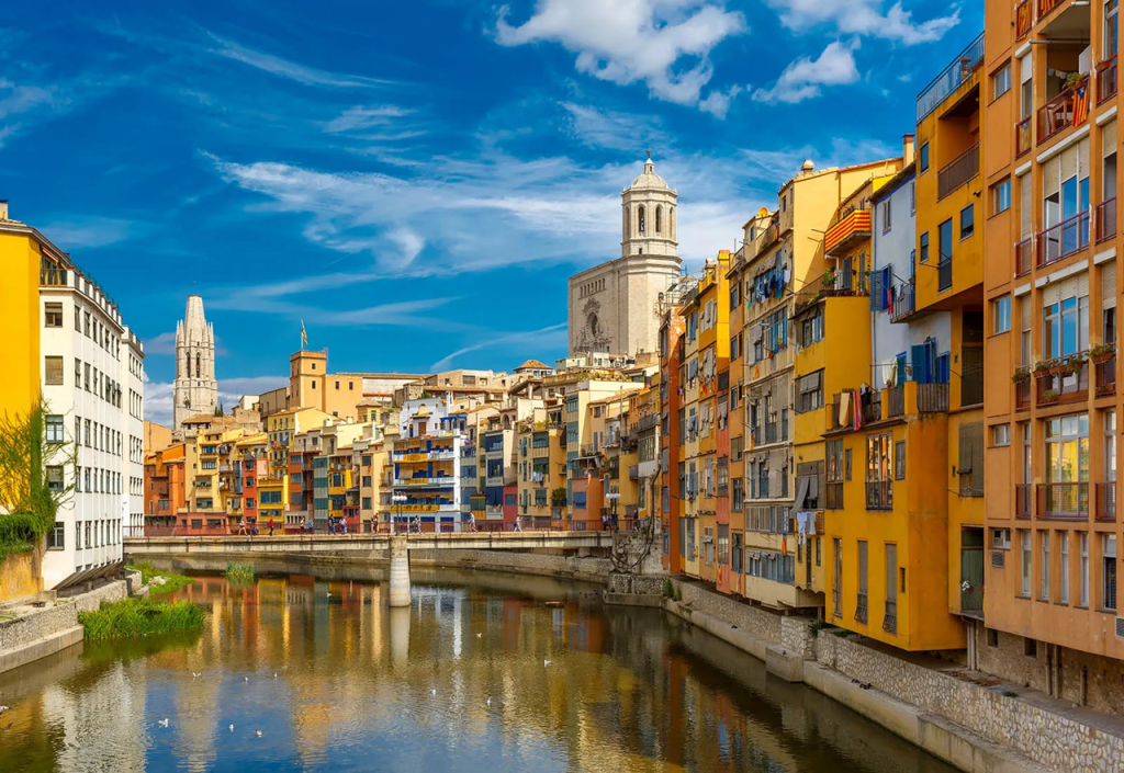 Girona: Η ιδανική πόλη στην «καρδιά» της Καταλονίας για ατελείωτες βόλτες χωρίς χάρτη