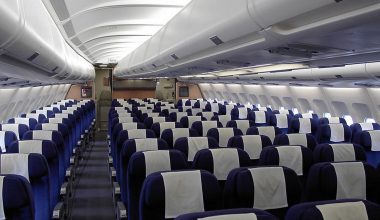Πρώην αεροσυνοδός αποκαλύπτει: Αυτές είναι οι πιο βρώμικες επιφάνειες του αεροπλάνου