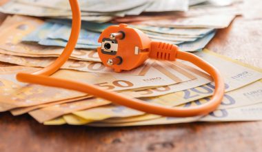 «Έρχονται» αυξήσεις στα τιμολόγια ρεύματος τον Αύγουστο – Σε τι τιμές θα κινηθούν (βίντεο)