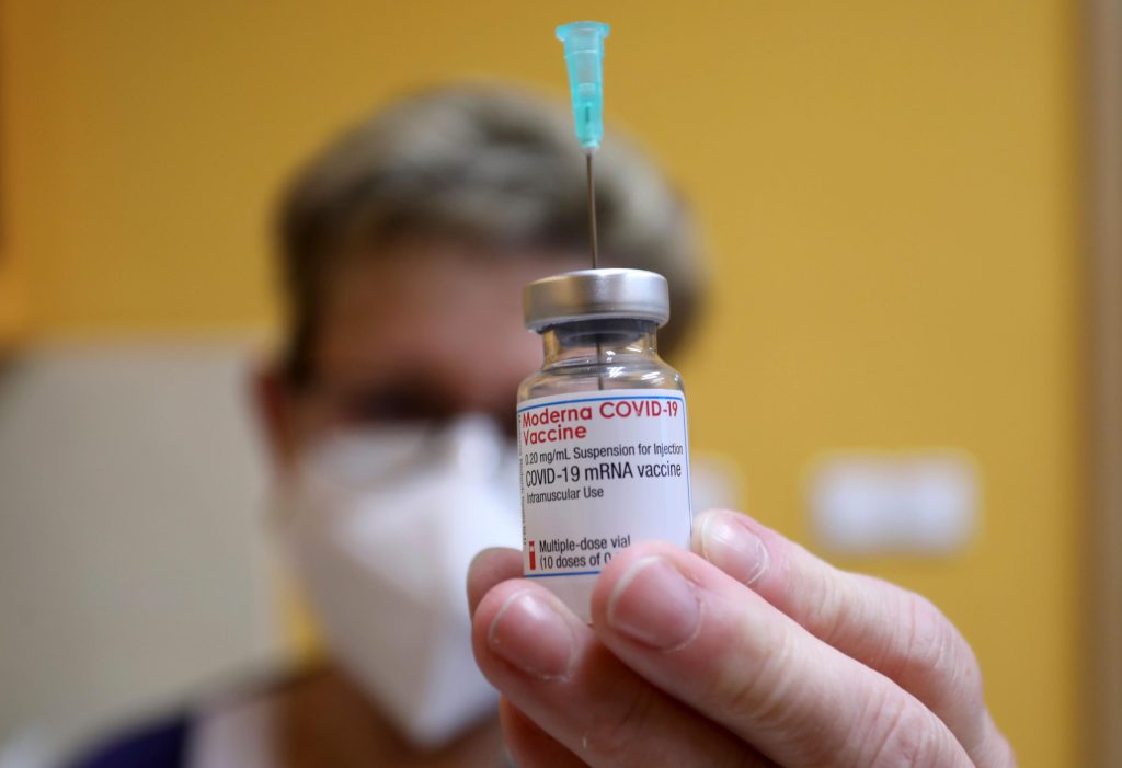 Moderna: Μειώνονται οι πωλήσεις των εμβολίων της και προχωρά σε απολύσεις