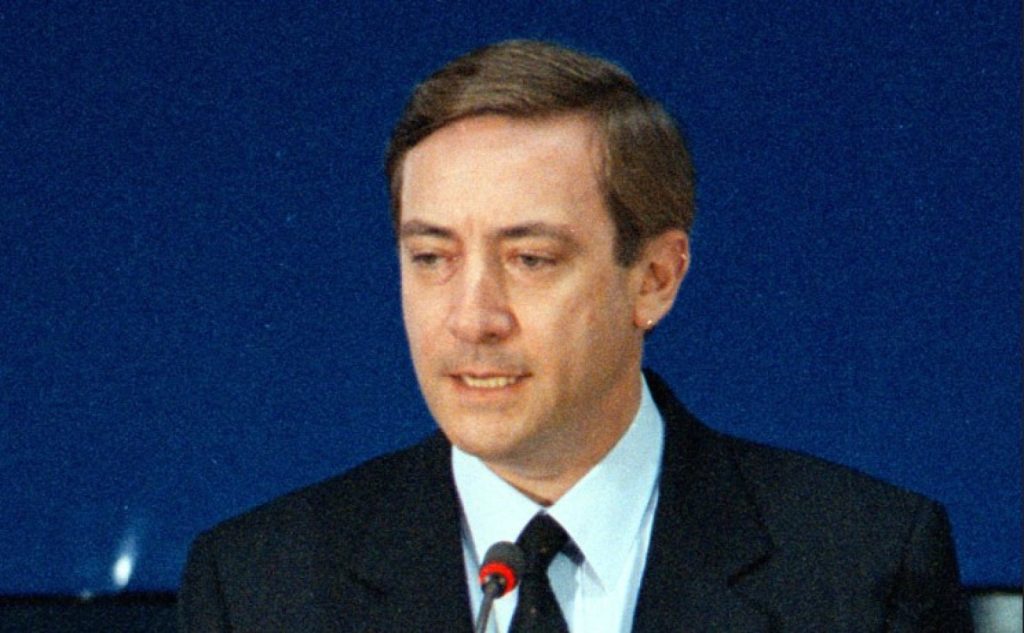 Ο Λάτσης καταθέτει προσφορά για τα θαλάσσια οικόπεδα νότια της Κρήτης