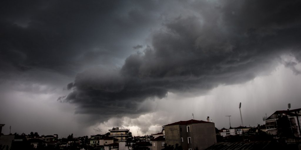 Ξεκίνησε η σφοδρή κακοκαιρία – Προειδοποίηση Τσατραφύλλια για 4 περιοχές