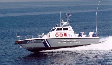 Εύβοια: Φέρι μποτ προσάραξε σε ξέρα στα Νέα Στύρα – Με βάρκες απομακρύνονται οι επιβάτες