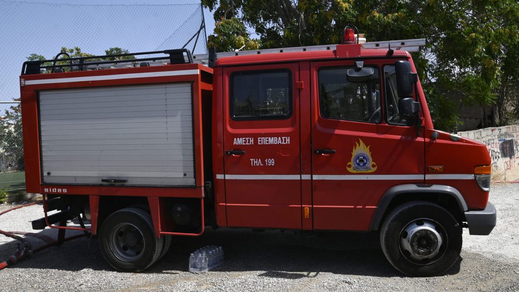 Φωτιά σε επιχείρηση στο Μενίδι