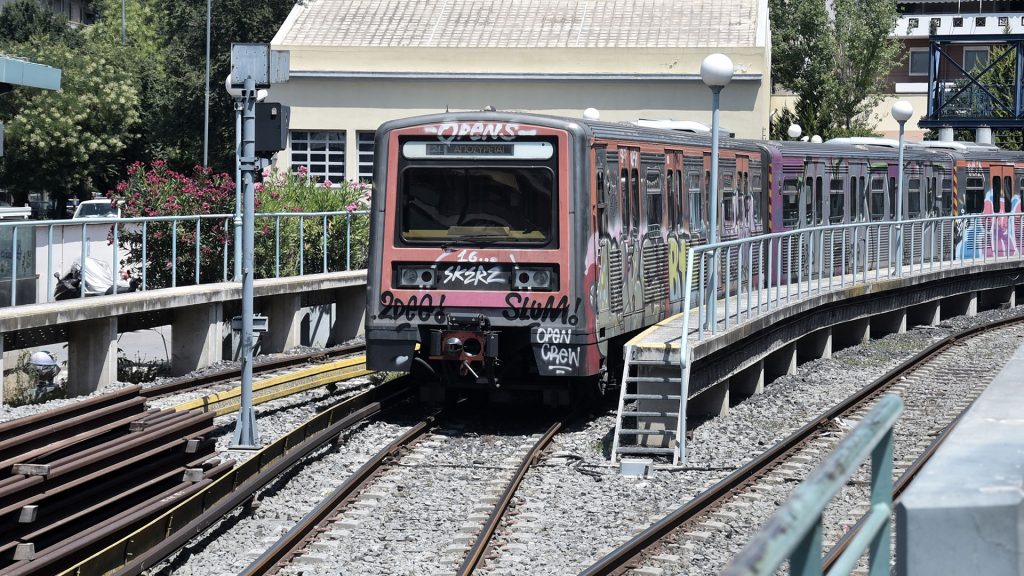 Ηράκλειο: Aναφορές για πτώση ατόμου στις γραμμές του ΗΣΑΠ