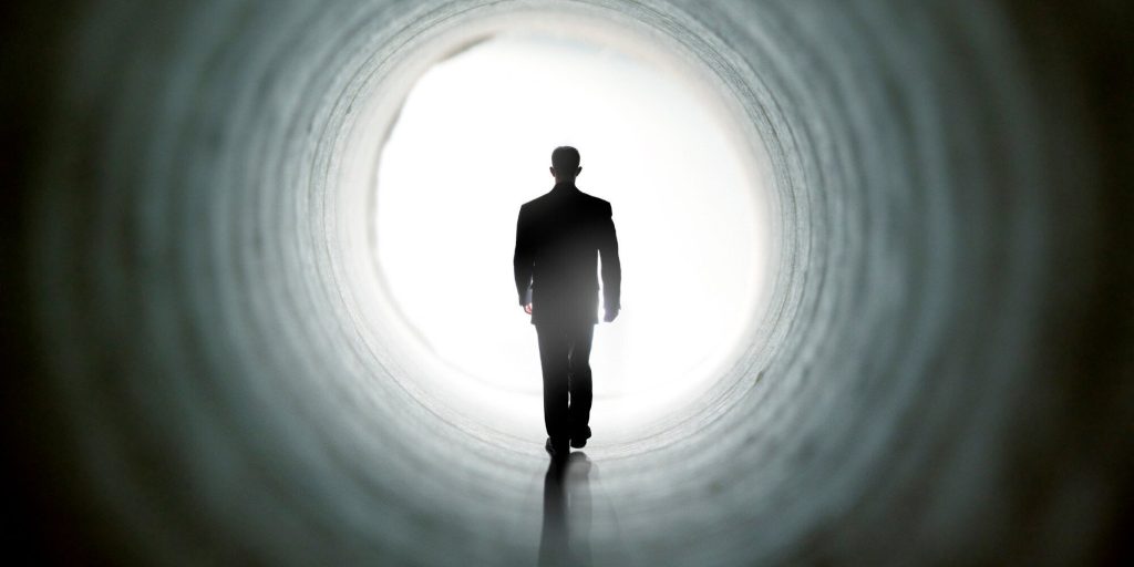 ΗΠΑ: Γιατρός που πέθανε και «επέστρεψε» αποκαλύπτει τι είδε – «Άκουγα ουρλιαχτά πόνου»