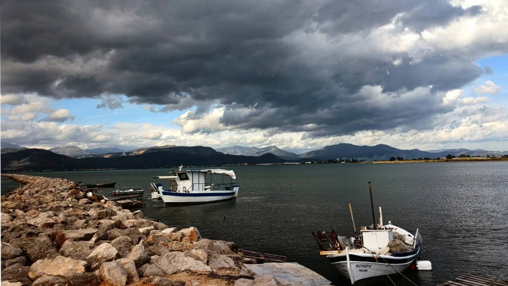 Με αραιές νεφώσεις και τοπικές βροχές το σημερινό σκηνικό του καιρού – Η πρόγνωση της ΕΜΥ