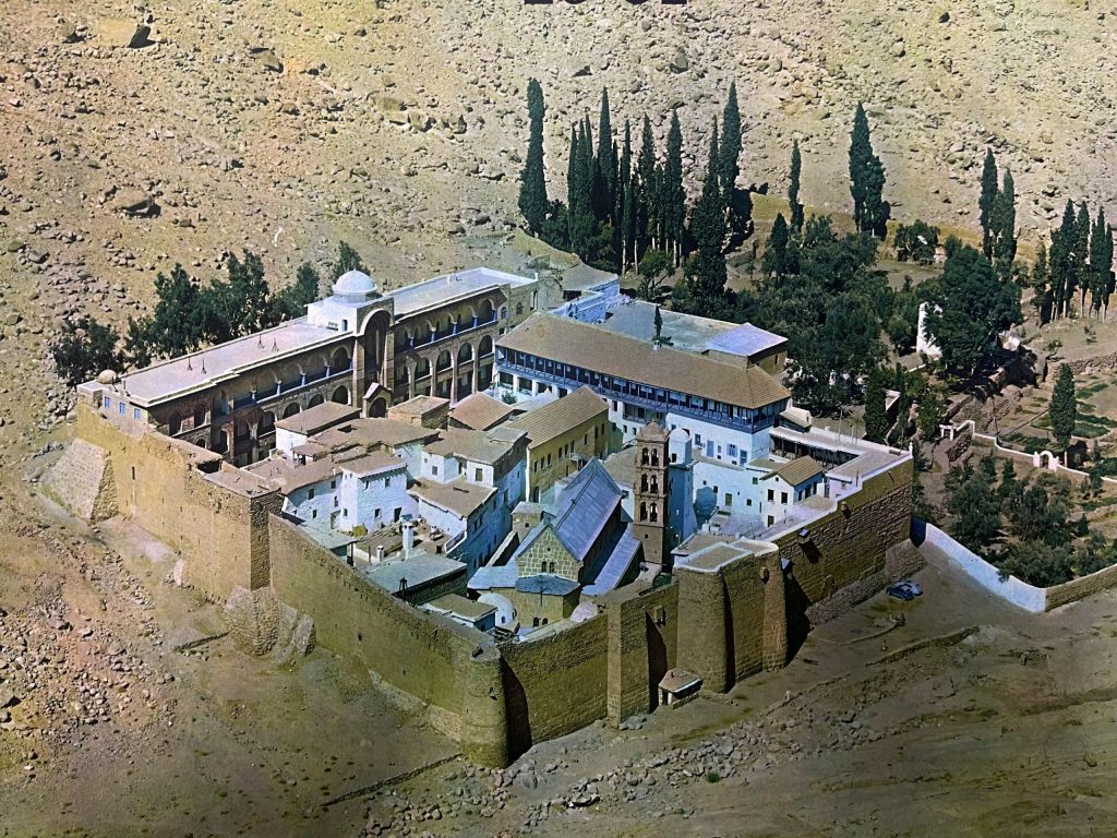 Μονή Σινά: Ο Αρχιεπίσκοπος  Δαμιανός ανακοίνωσε την απομάκρυνση των πραξικοπηματιών μοναχών