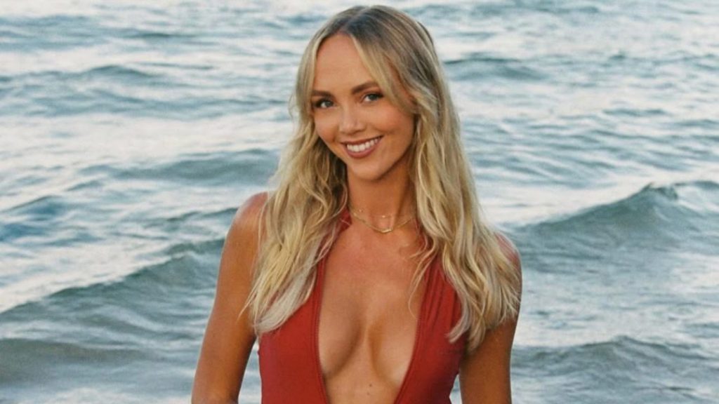 A.Knight: Το μοντέλο του Only Fans απαγορεύει στον αρραβωνιαστικό της να κοιμηθεί με άλλη γυναίκα – «Είναι απιστία»
