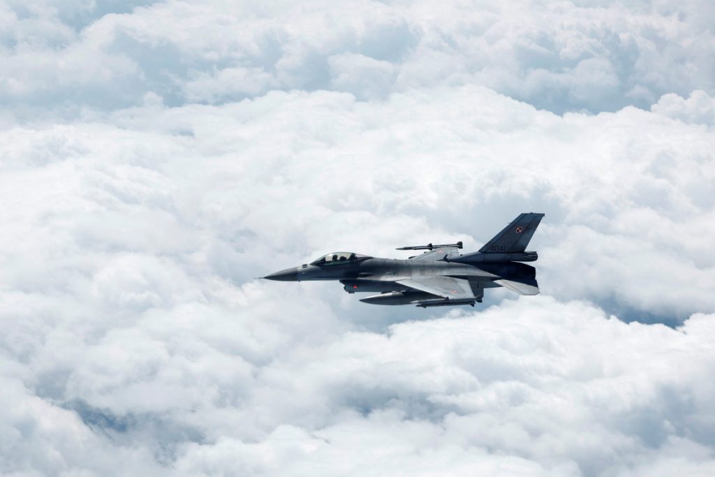 Πολωνία: Συνετρίβη μαχητικό αεροσκάφος F-16 κατά τη διάρκεια δοκιμών για αεροπορική επίδειξη – Δείτε βίντεο (upd)