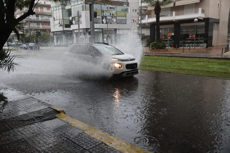 «Χαλάει» ο καιρός το Σαββατοκύριακο: Έρχονται βροχές και καταιγίδες – Ποιες περιοχές θα επηρεαστούν
