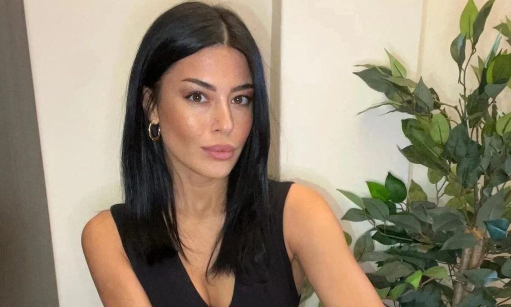 Ινδός με τουρμπάνι χτύπησε το αυτοκίνητο που επέβαινε η Α.Λατινοπούλου στη λεωφ.Κηφισίας
