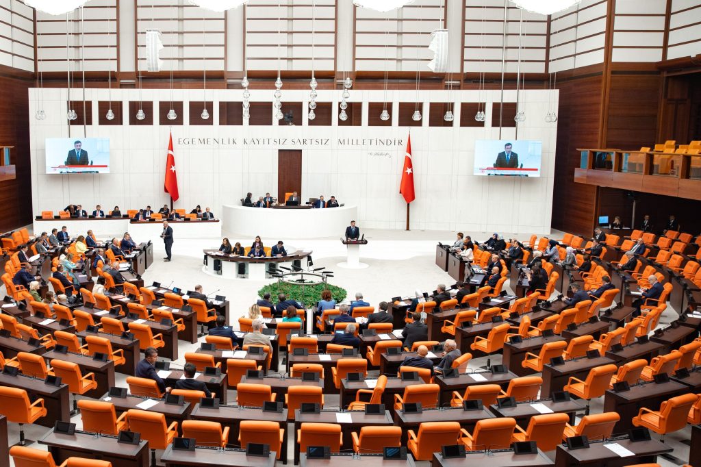 Με ψήφισμά της η τουρκική εθνοσυνέλευση καλεί όλες τις χώρες  να  διακόψουν τις σχέσεις τους με το Ισραήλ