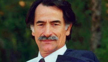 Bίντεο: Το ξεχασμένο από το 1992 αυτοκίνητο του αείμνηστου Α.Τρίτση στο υπόγειο του δημαρχείου της Αθήνας