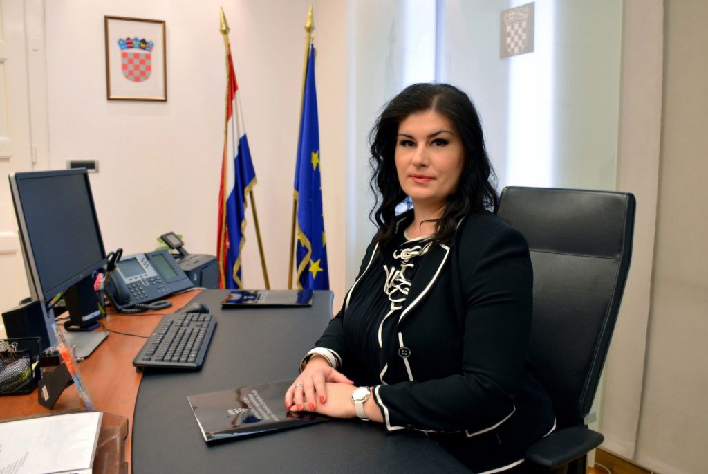 Γκαμπριγιέλα Ζάλατς: Ποινή φυλάκισης στην πρώην Κροάτισσα Υπουργό για πληρωμές των δείπνων της με χρήματα της ΕΕ