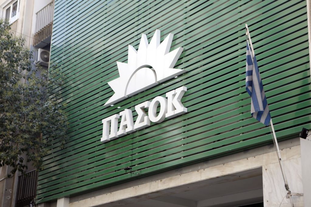 ΠΑΣΟΚ για συνέντευξη Κ.Μητσοτάκη: «Είναι προσκολλημένος στην καρέκλα της εξουσίας»