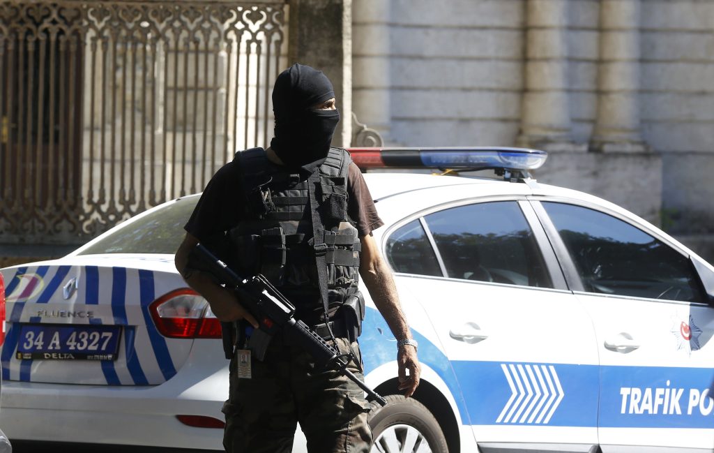 Τουρκία: 16χρονος άνοιξε πυρ κατά αστυνομικού τμήματος στη Σμύρνη – Νεκροί δύο αστυνομικοί